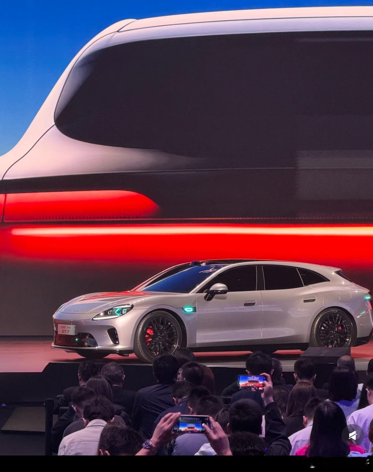 今晚启境第一款车正式亮相，当启境GT7以猎装轿跑的姿态，为「头号玩家」献上悦己的