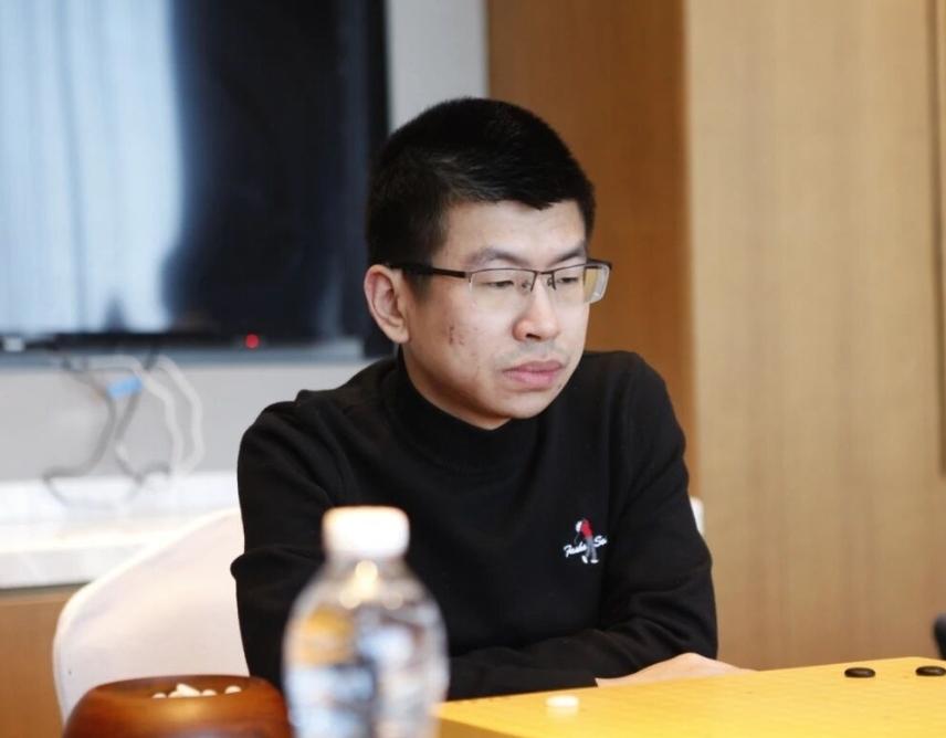 棋王赛范老板获最后一个八强席位
丁浩携手八大高手进军阳山桃花源


2025一2