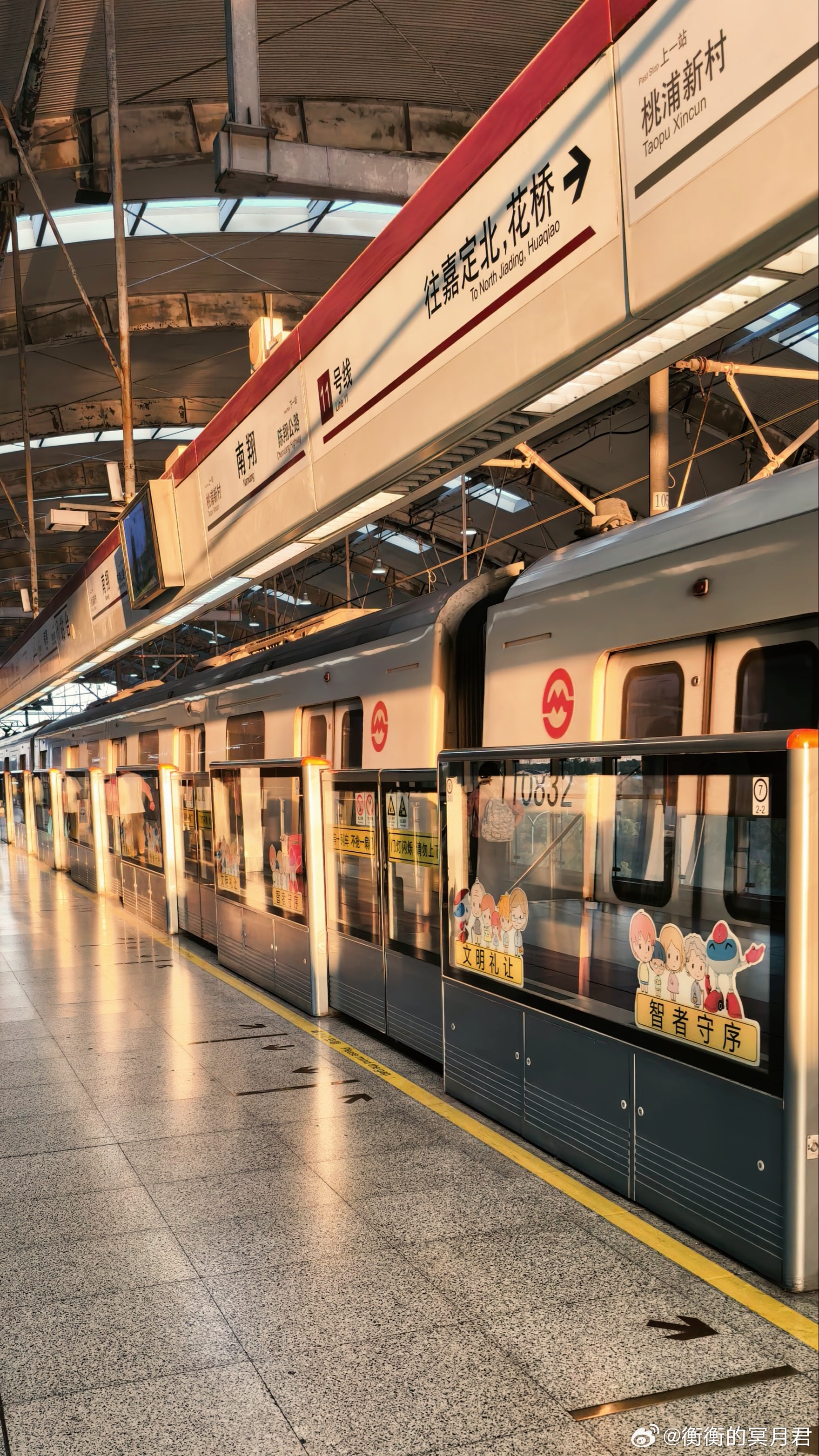 夕阳下的地铁 🚇 