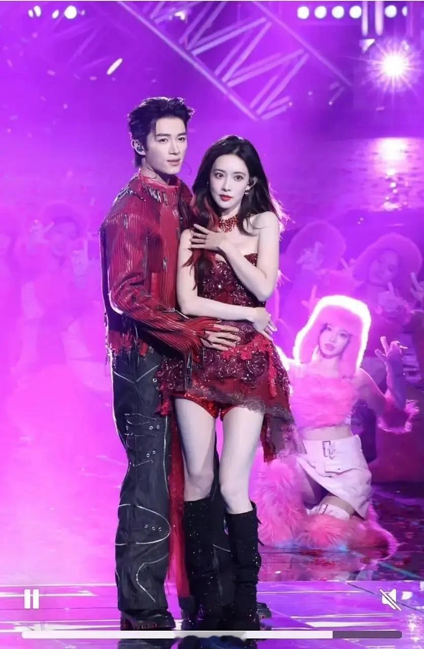 来看看王星越和孟子义的同框 有没有cp感？他俩合作一个怎么样？ 