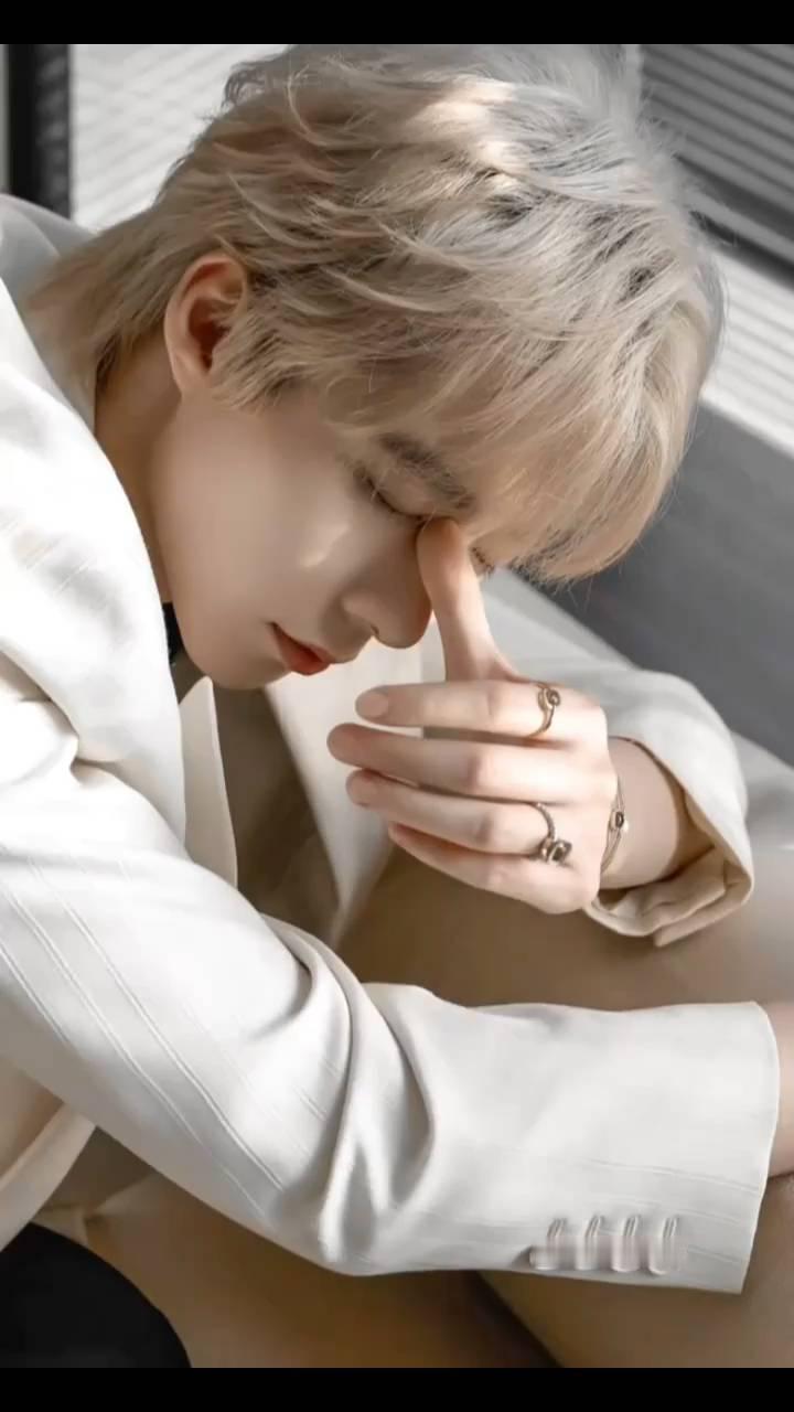 刘宇宁身高腿长名场面九十五支古装cp身高差。
浩音狼兔cp折妖夫妇。