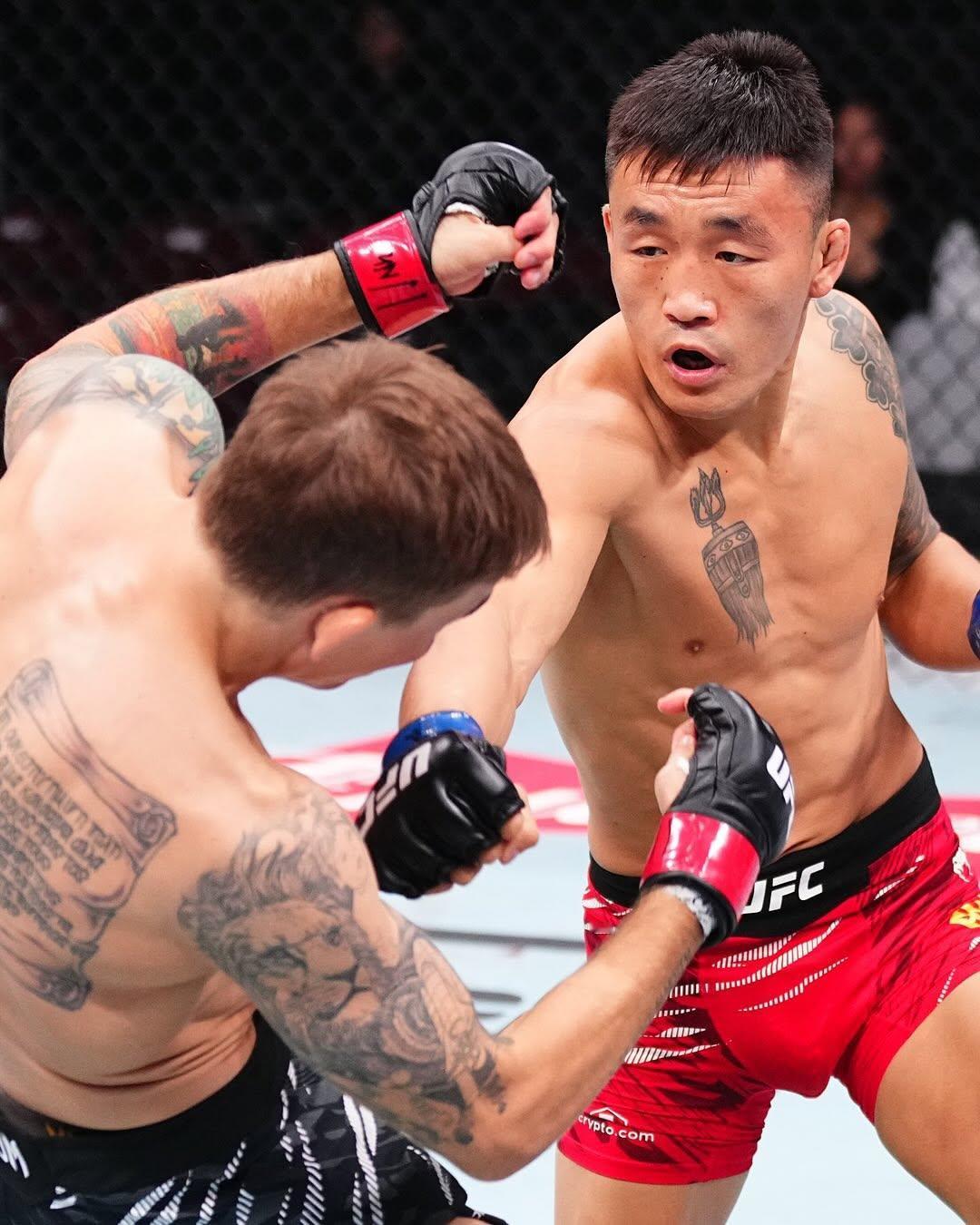 “蒙古杀手”傲日其楞：10月19日，首回合21秒KO科迪-吉布森 
✅职业生涯最