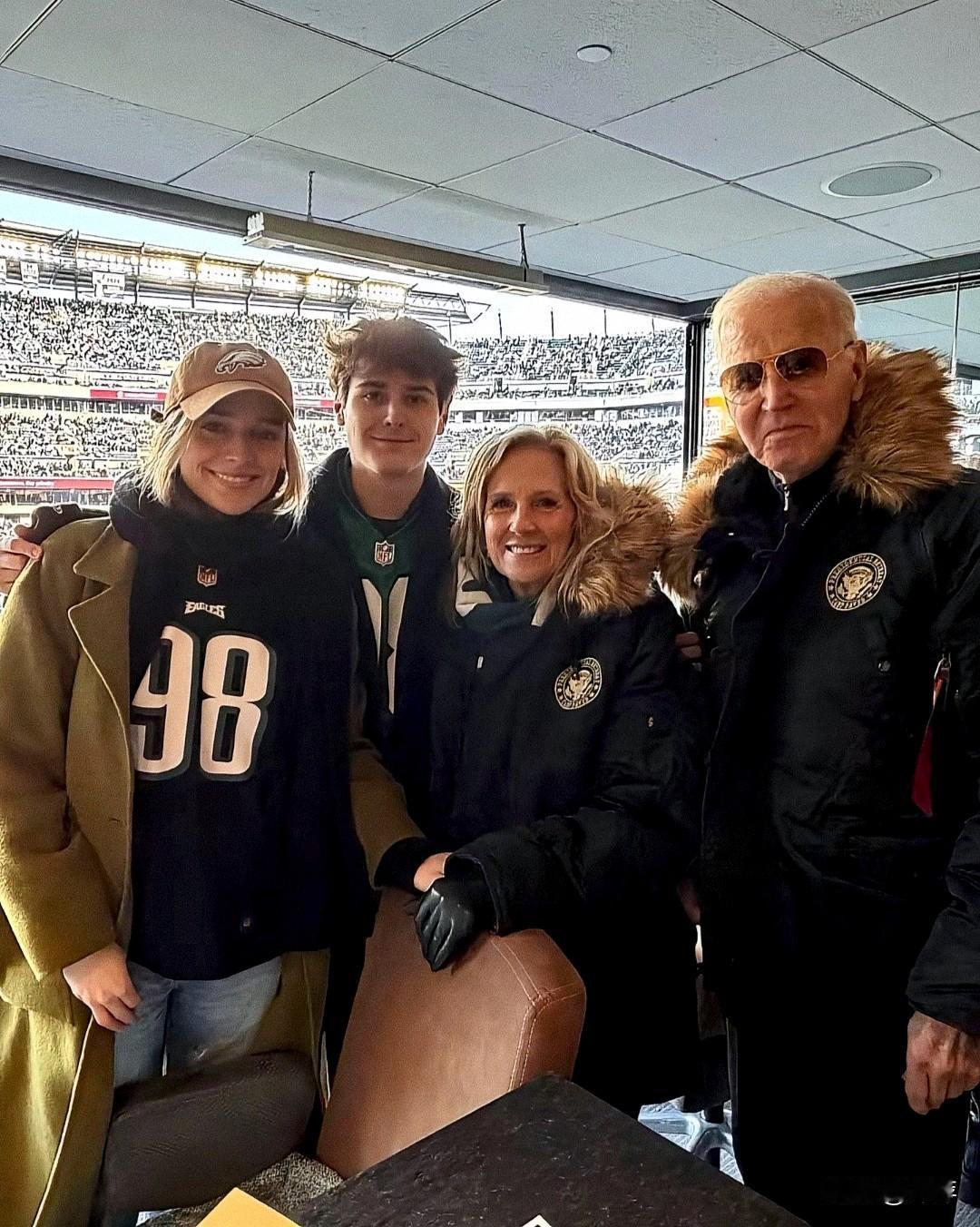 拜登退休后闲不住的到处玩。