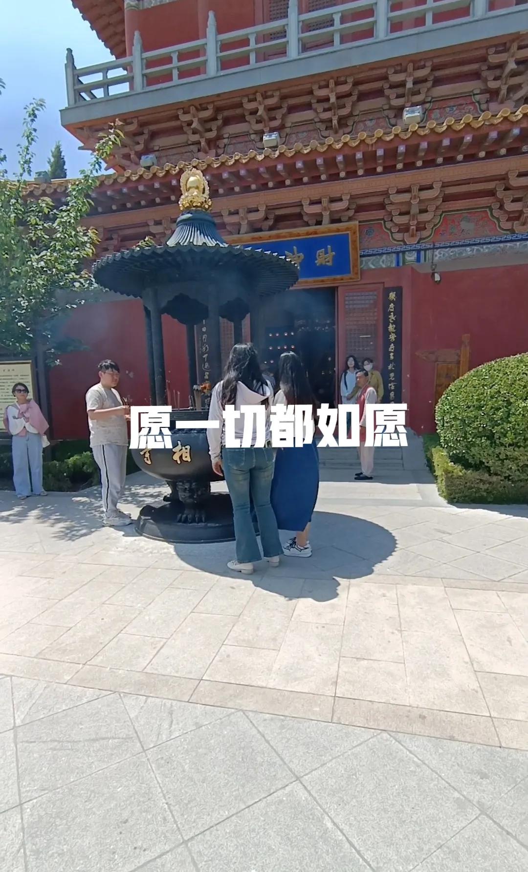 大姑去药店买药，顺便称了一下体重，仅仅10天瘦了10多斤。她对医生说最近不爱吃饭