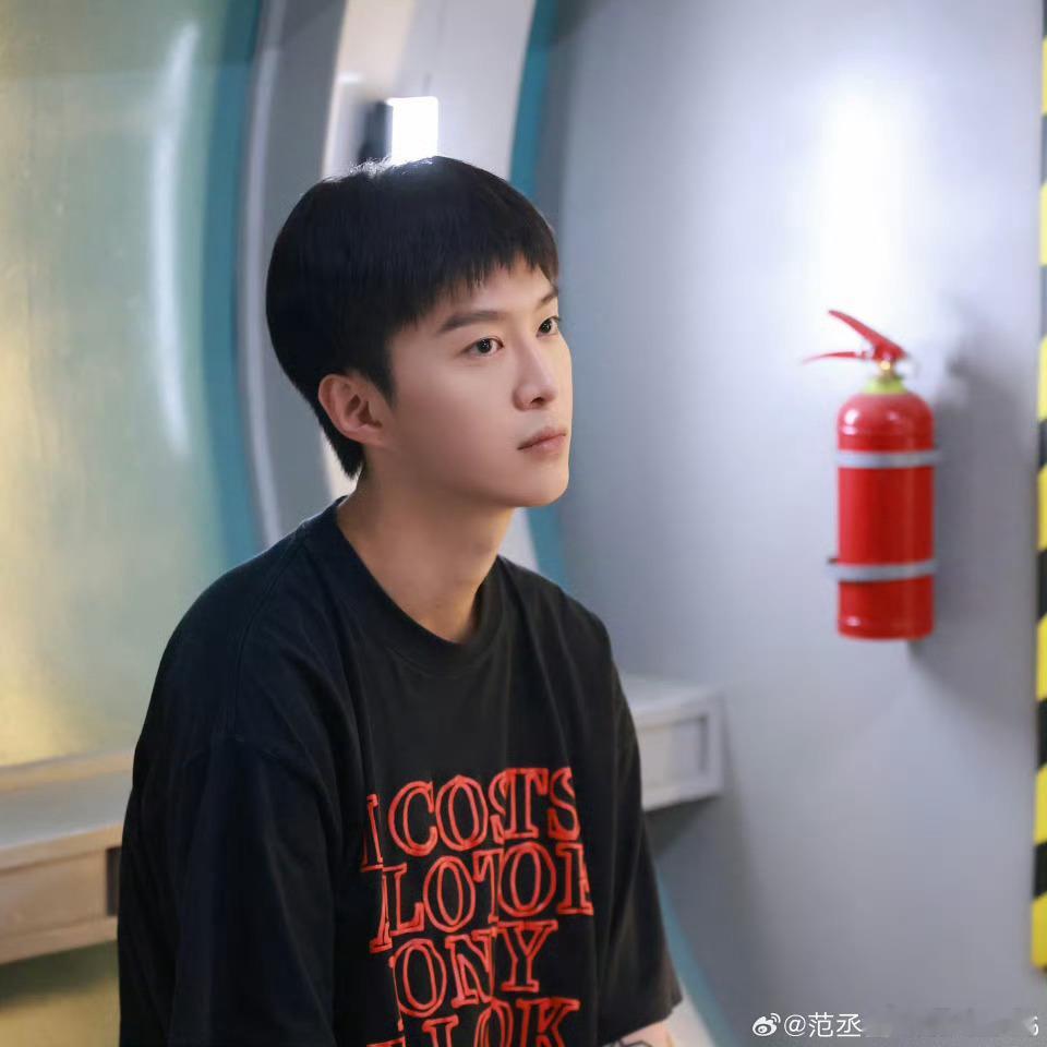 范丞丞最新营业照 ​​​