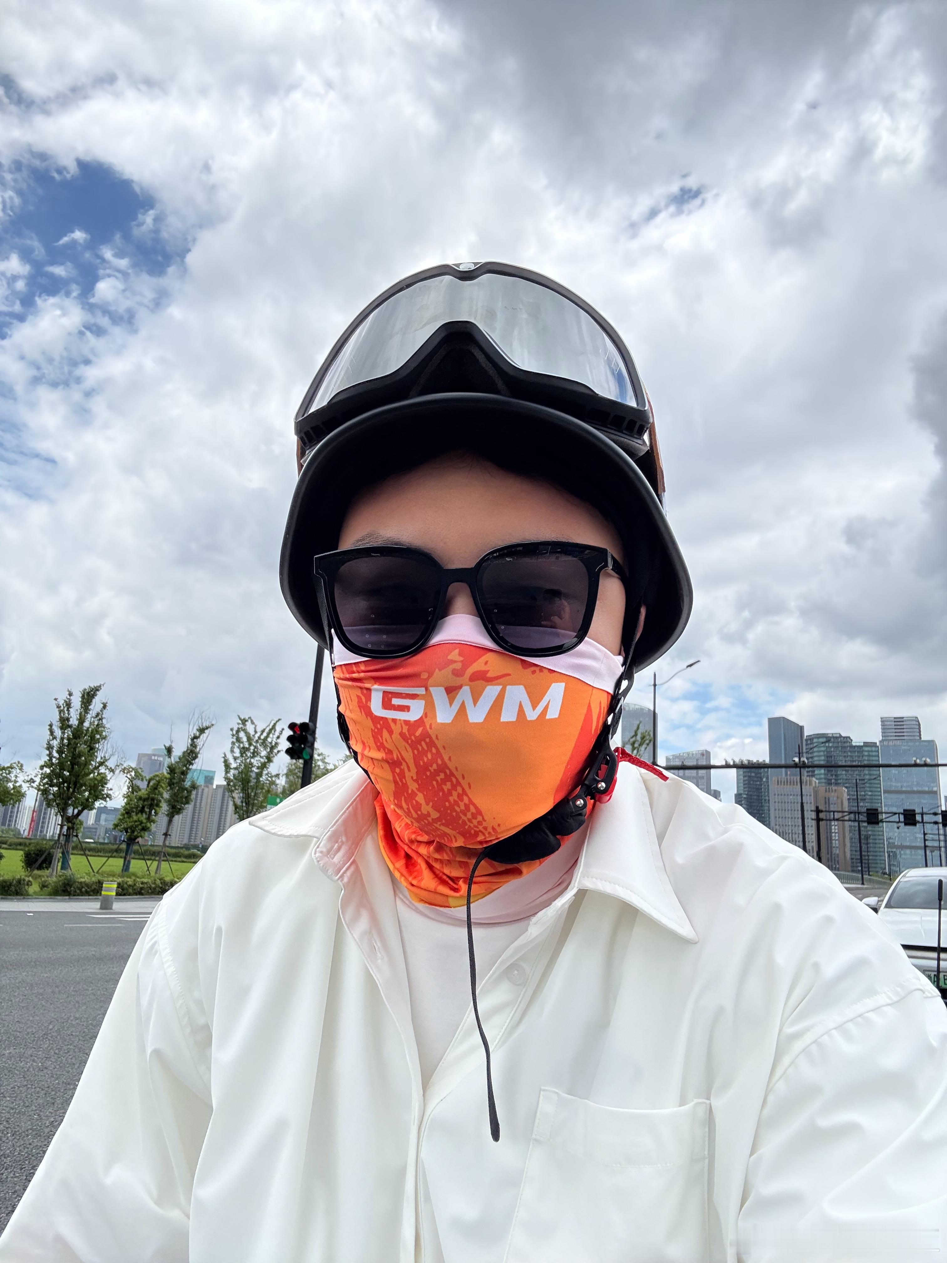 长城面巾 庞巴迪的车  晚上去西湖转转[污]跟姚老板混一天吃9顿[超话]  ​​