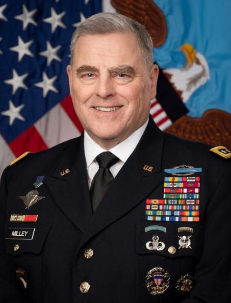 美国被震慑住了？！外国记者问：美国拥有的核弹头可以摧毁世界1000次，难道你们中