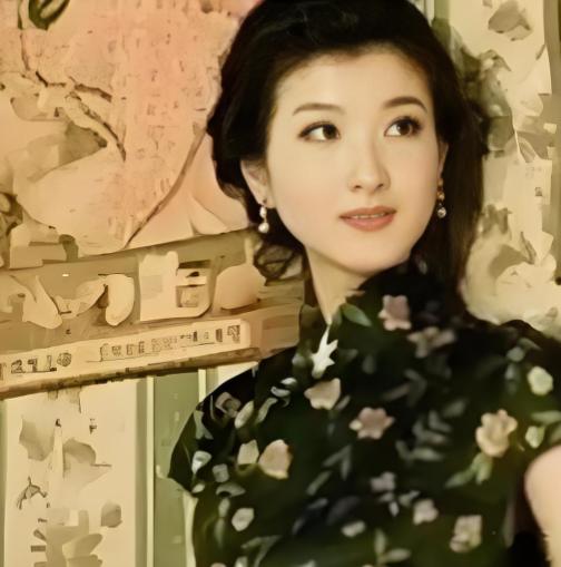 1935 年，一妓女恳求 37 岁张伯驹：“带我走吧！我还是清白之身！” 张伯驹