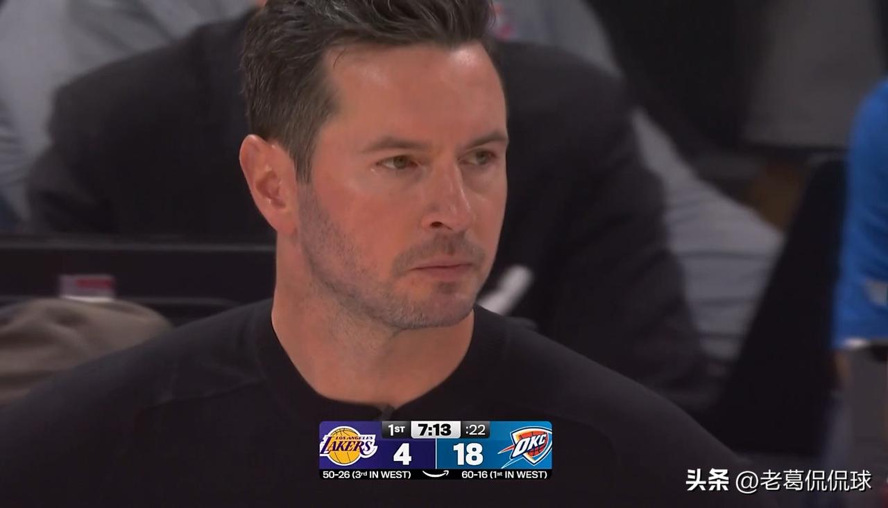 湖人主帅雷迪克真是彻底的傻眼了！在今天湖人客场挑战雷霆的焦点战中，当时比赛进行到