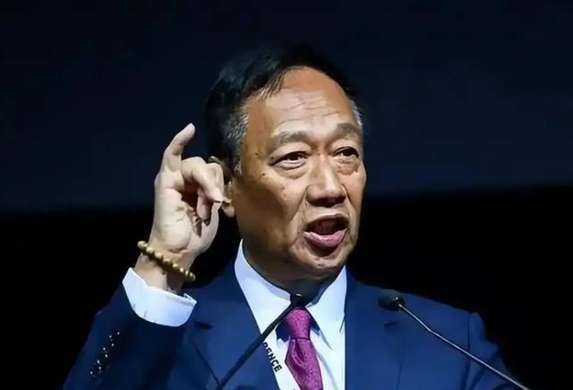 富士康崩得太突然！郭台铭绝对没料到，以前大陆工厂灯火通明的代工巨头，如今像破气球