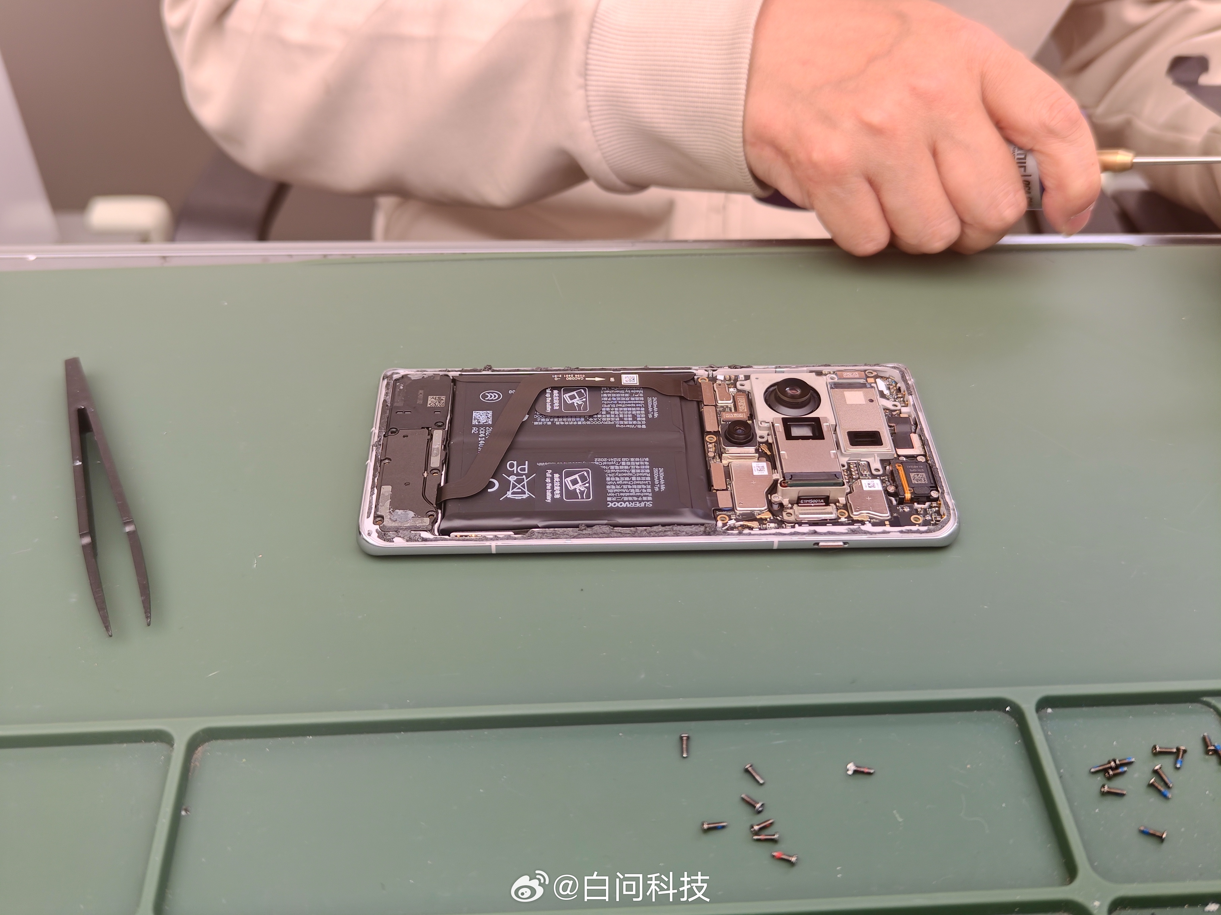 手机烧屏了 趁着快过保了 来oppo售后换个屏幕