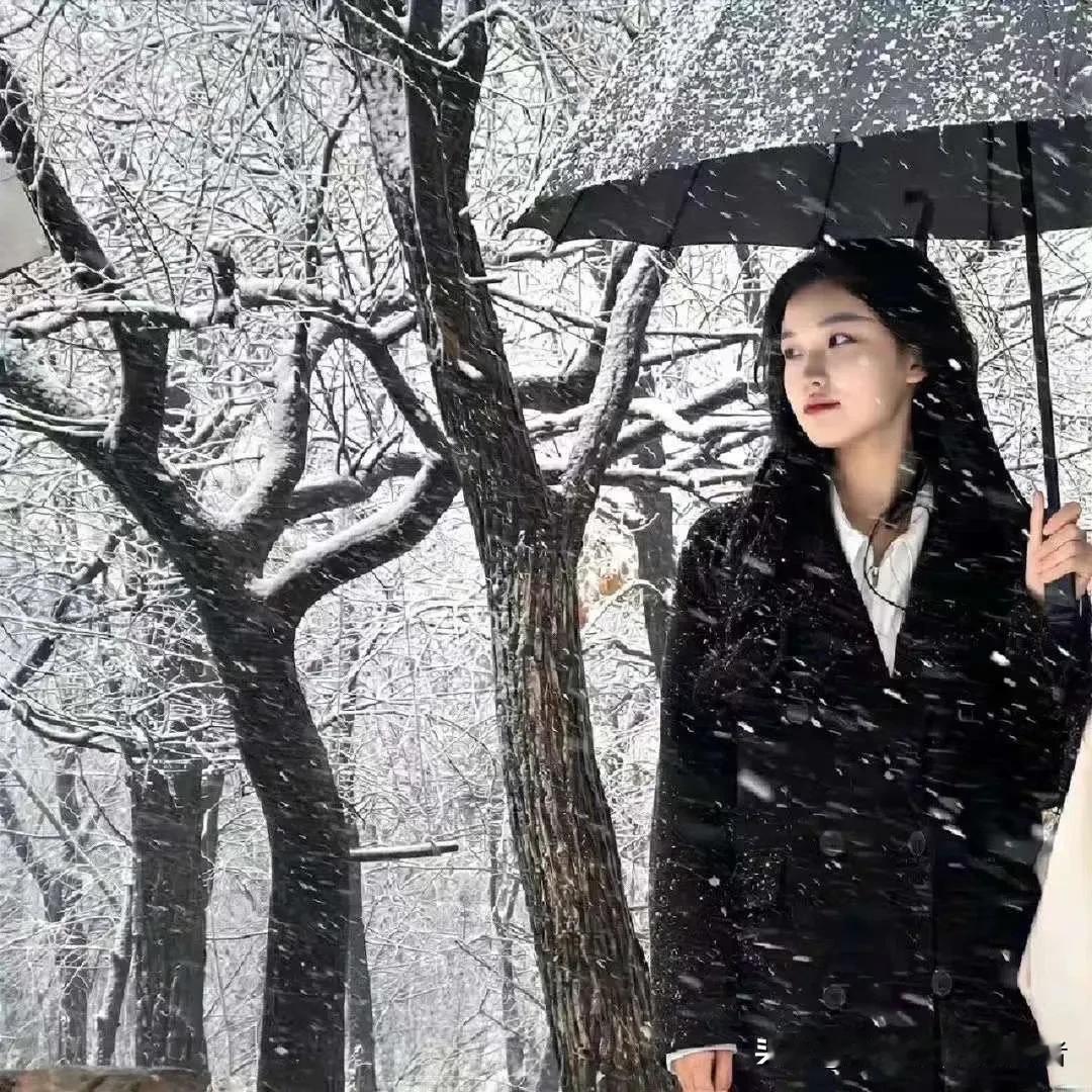 孤鸿踏雪，一个特立独行的创作者
       近日，我对平台中那个叫“孤鸿踏雪”