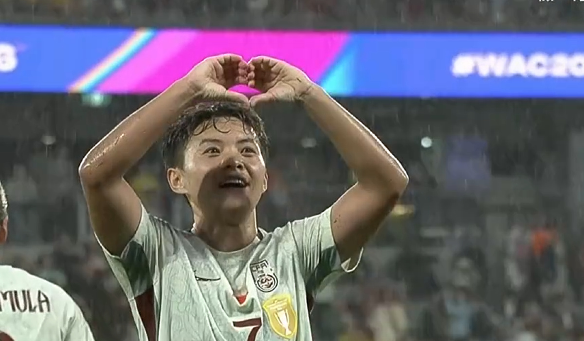 中国女足2:1击败朝鲜队，小组头名出线！避开澳大利亚后一只脚