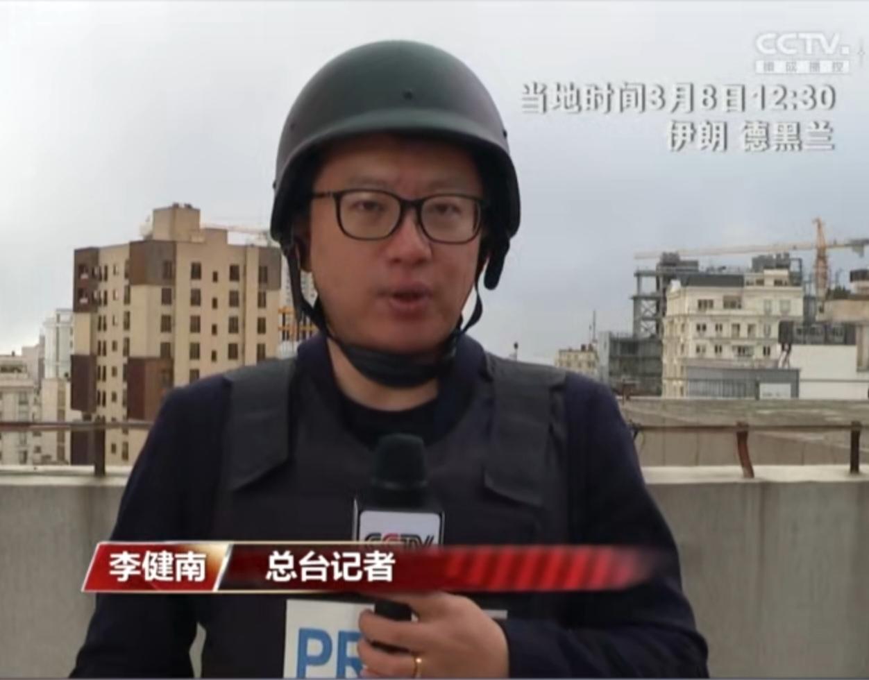 当地时间3月8日，伊朗德黑兰局势紧张。总台记者身着防护装备实地直击，伊朗石油储存