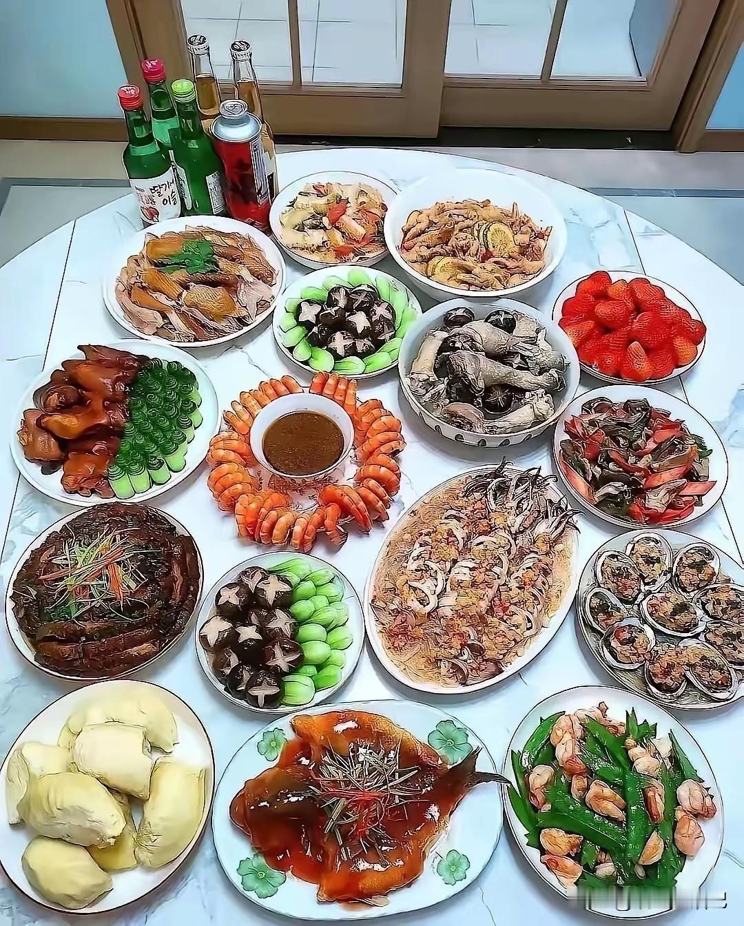 有这么一大桌菜，馒头是不是太多余了？