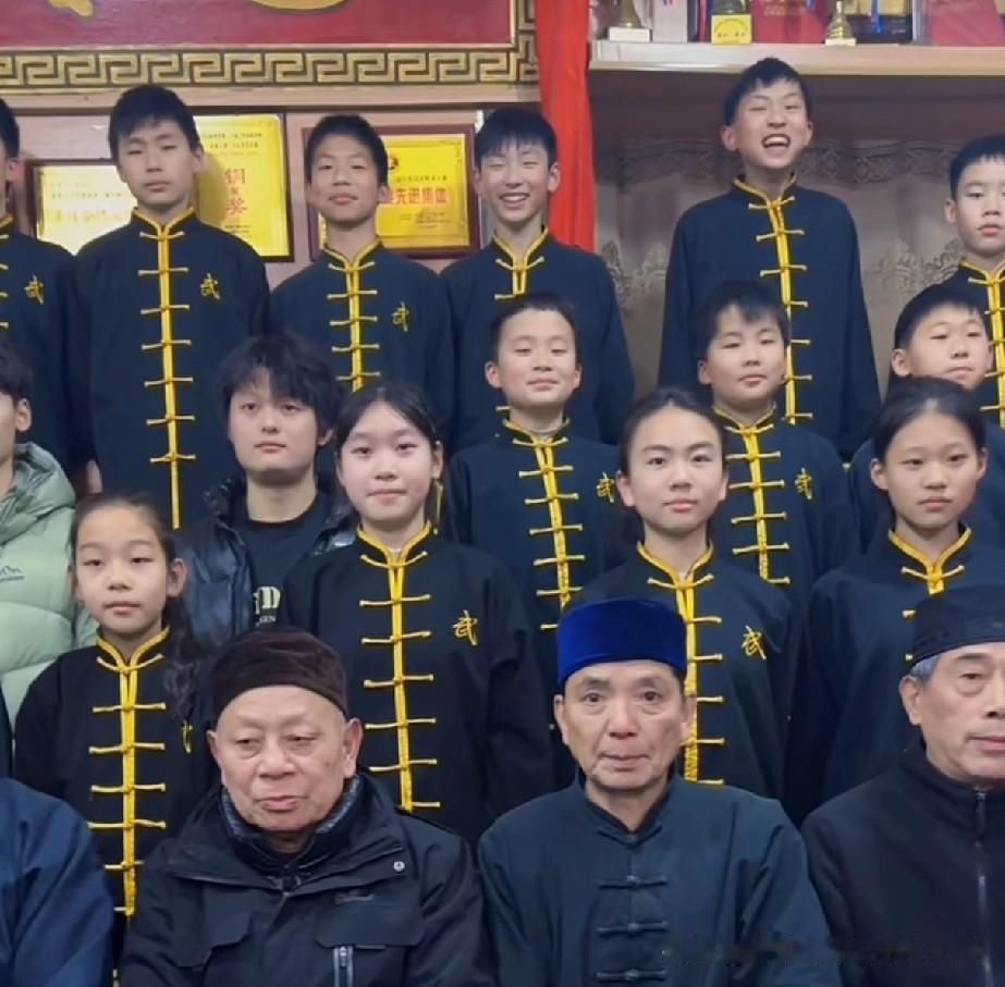 中华武术作为中华民族的文化瑰宝，其博大精深体现在‌悠久的历史传承、丰富的流派体系