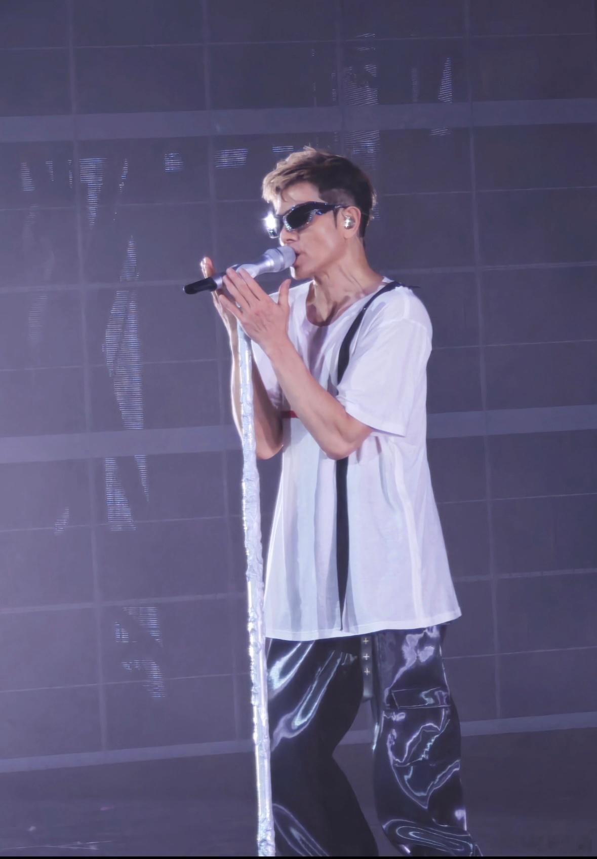 #郭富城手写30个您字#郭富城对粉丝的真切感谢体现在每一个 “您” 字中，为粉丝