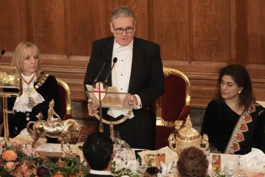 英国首相一句话，直接扔向了全世界。他说，中国，是世界三大强国之一。

这话不是私