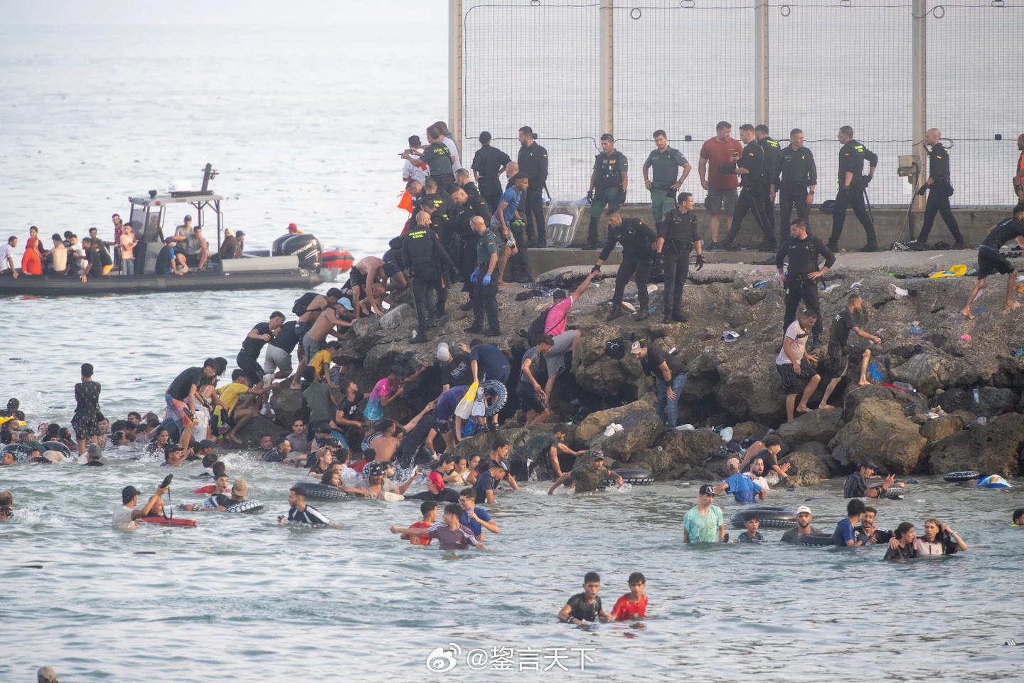 西班牙北非飞地休达（Ceuta）爆发移民危机 休达位于非洲大陆，与摩洛哥接壤，但