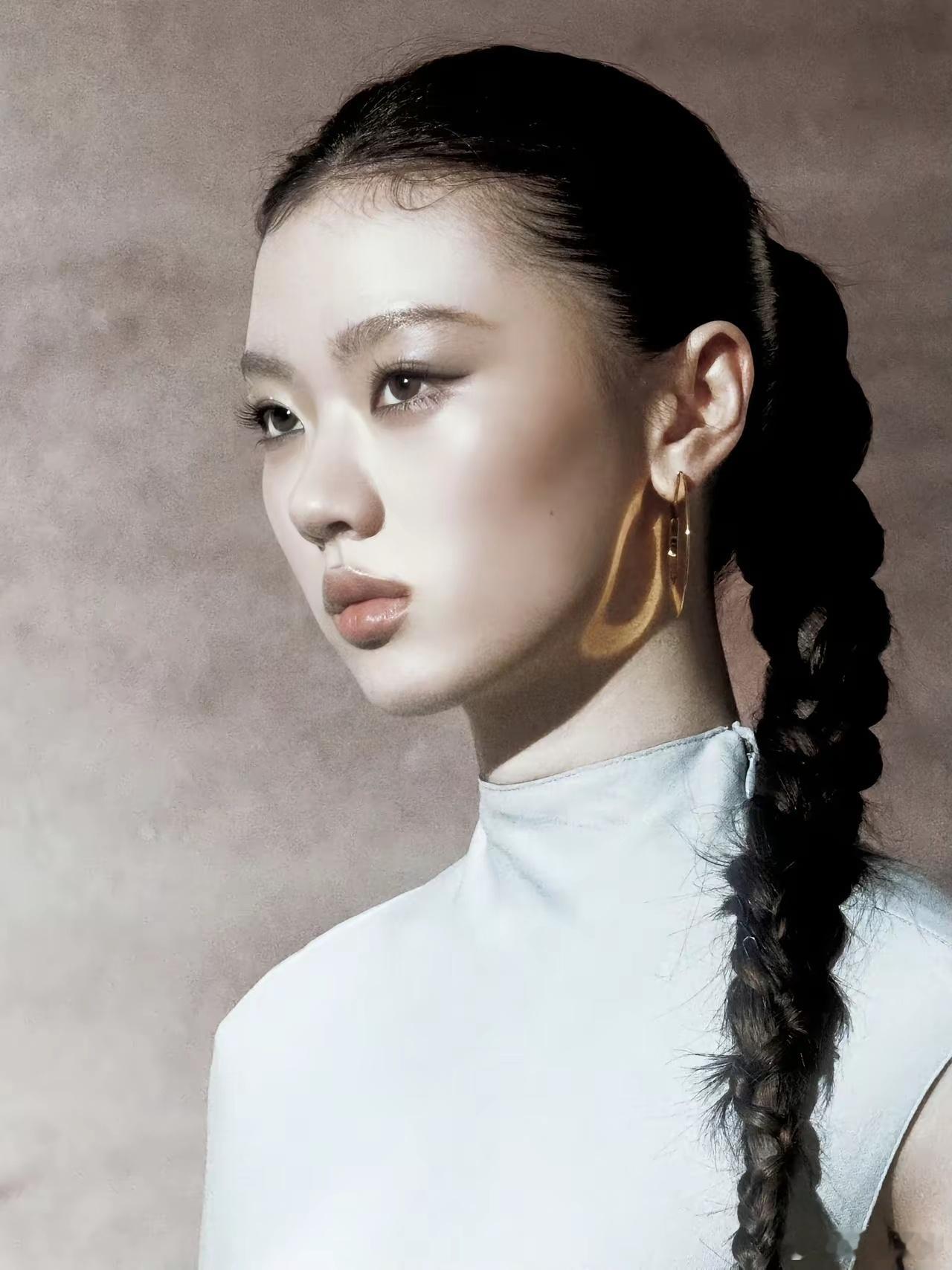 单依纯拿个第三也挺好的，歌王这个东西只是个笑话罢了，所有人都在陪芒果台演戏，自从