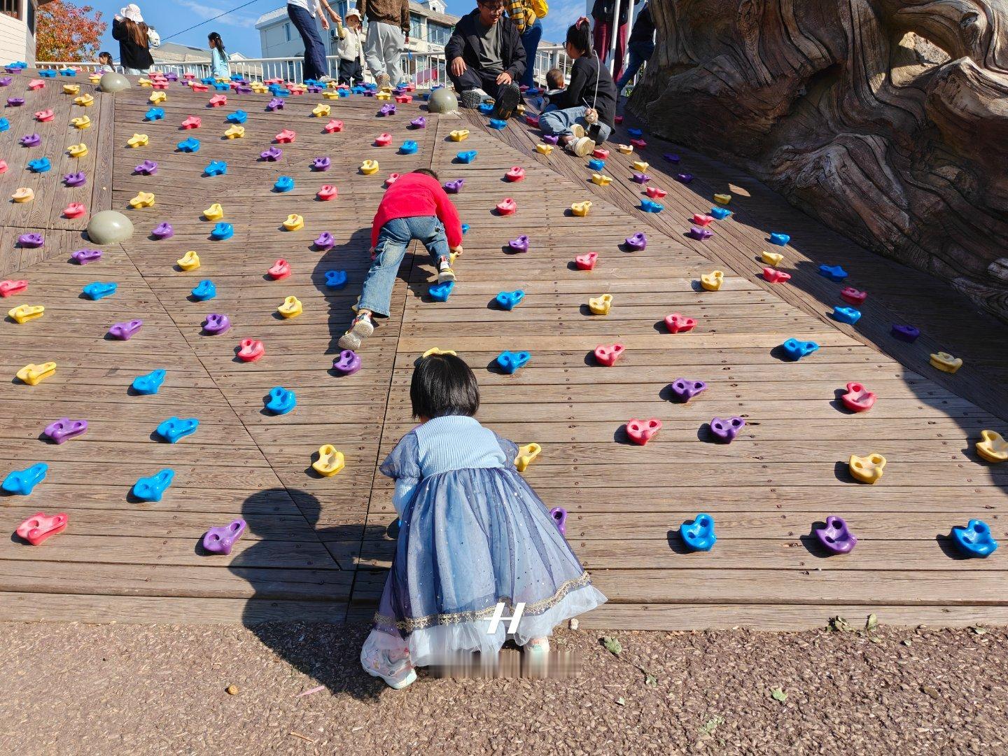 父母啊，总是很担心孩子做不到但是你会发现他其实什么都懂，能力也很强，不要小看她，