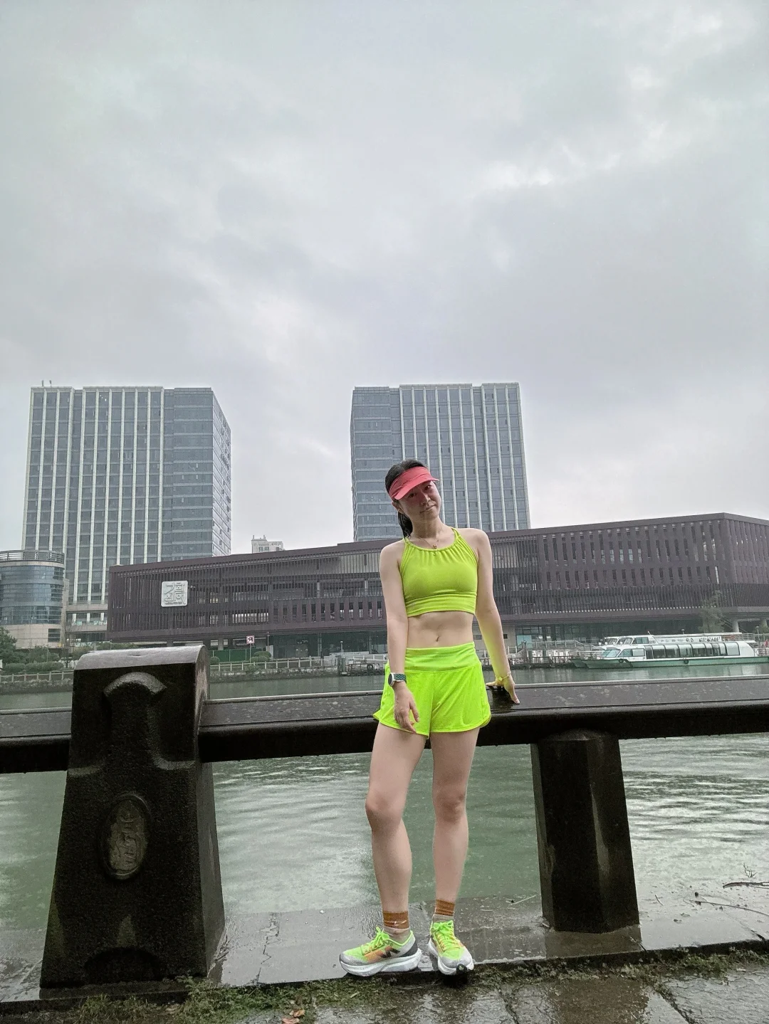 你也没说这雨下得跟《言叶之庭》似的啊