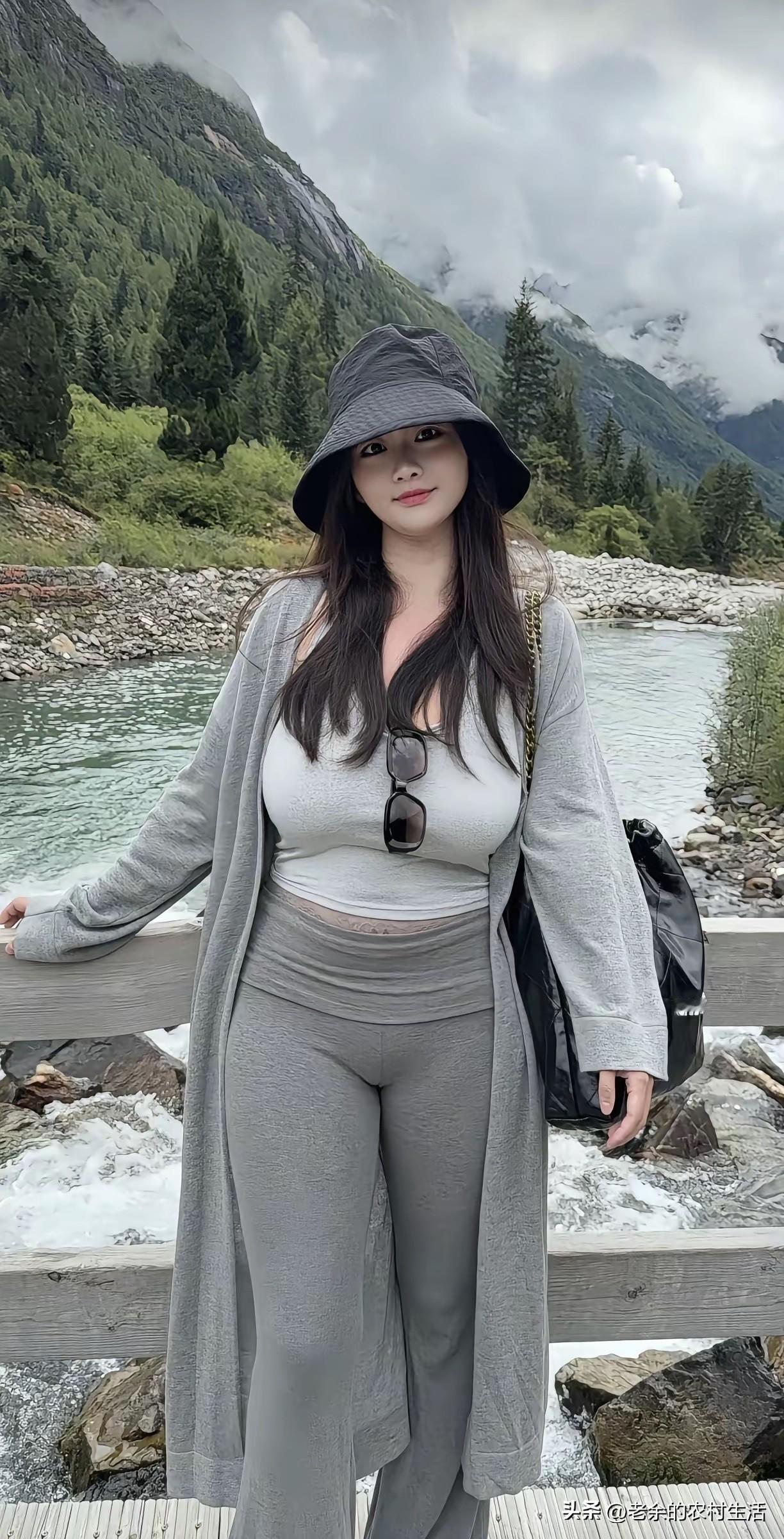 男人追女人一共就三步

第一步
向对方表示好感，加上联系方式

第二步
大胆直接