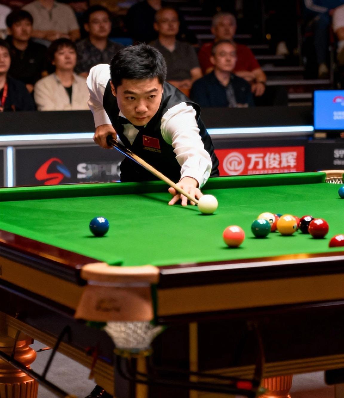 2025斯诺克英锦赛16进8轮次中，中国军团表现亮眼，丁俊晖与斯科特·唐纳森激战