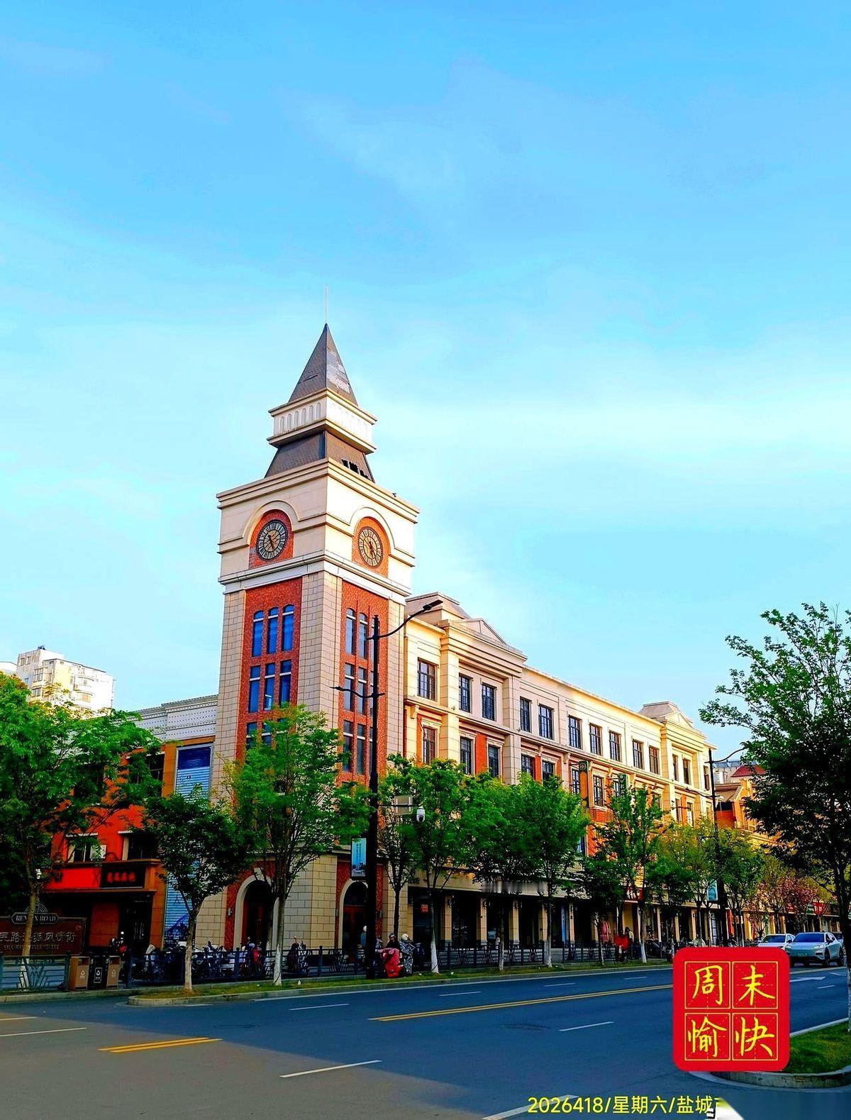 现在网上流行一种“比金贵的问候”，成了很多家庭群里雷打不动的社交景观。
第一句通