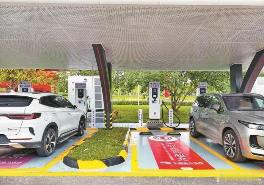 【每人Auto快讯 | 深圳虹桥公园超充站投运】4月14日，粤港澳大湾区规模最大