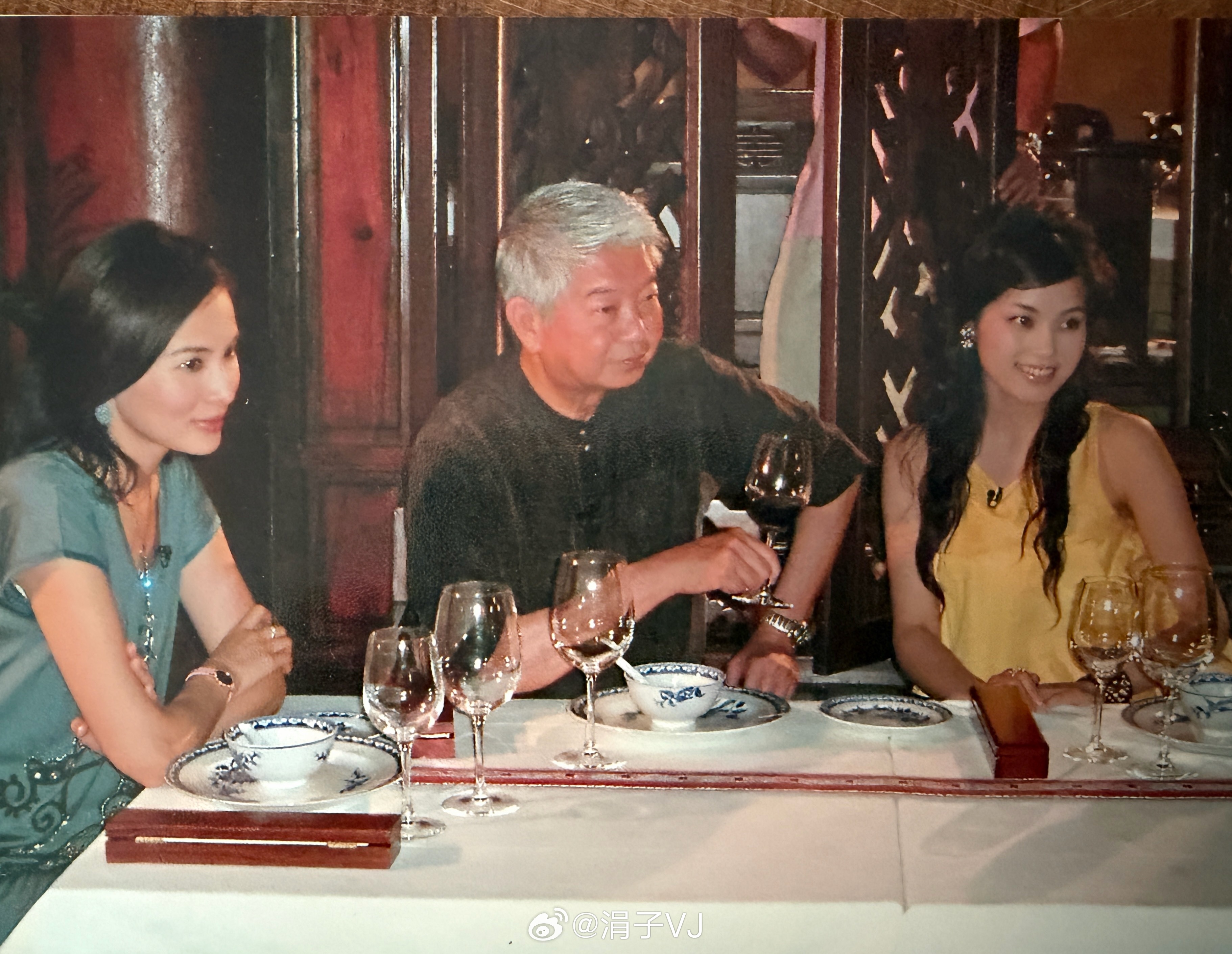 今天意外收到一组当时TVB拍摄的花絮照片…时光飞逝，记忆里那天市集的喧闹和胡志明