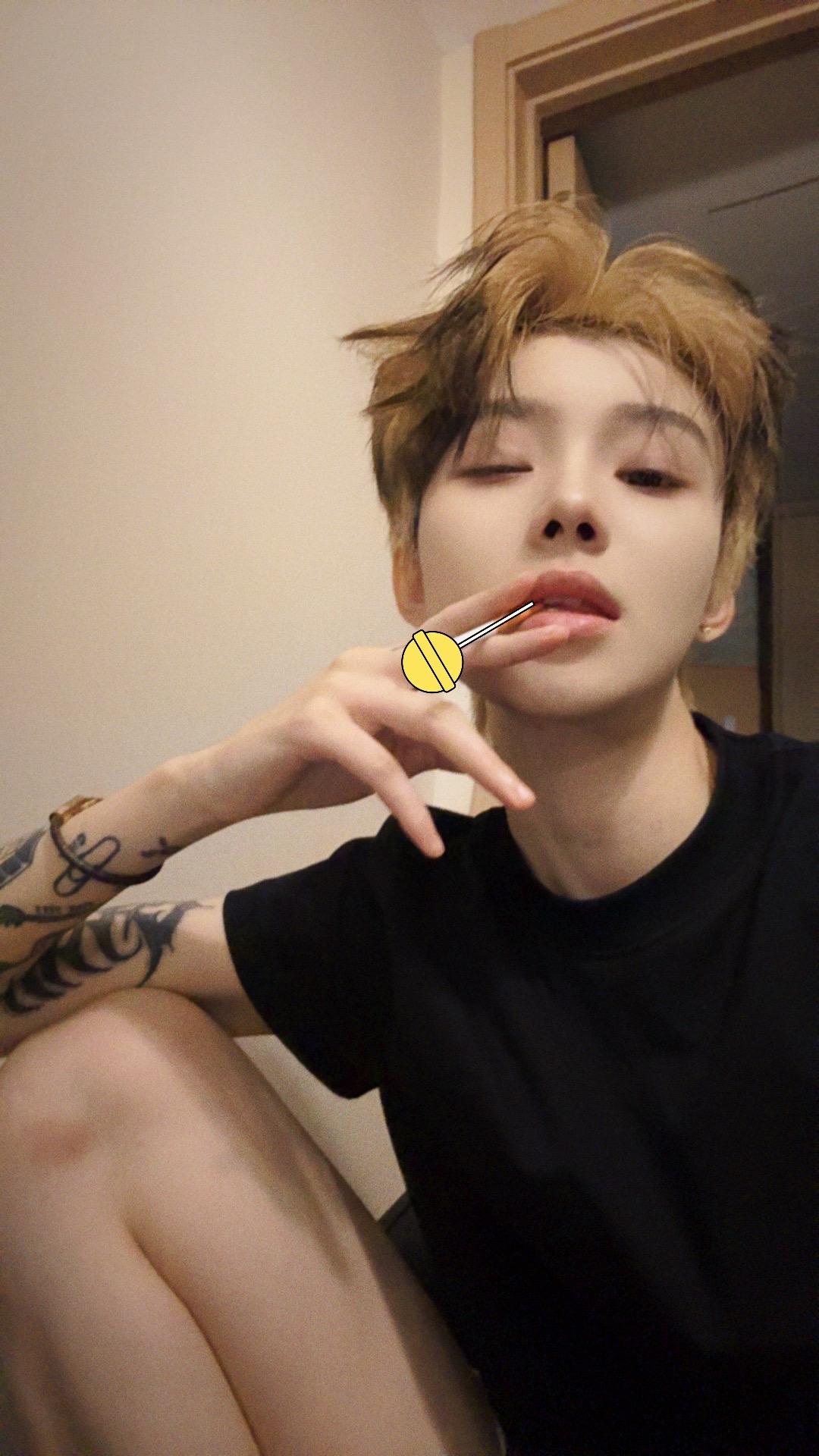 怎么判断侄女和拉拉的眼神 会直勾勾盯着的是侄女 而拉拉会像小偷一样偷瞄你
