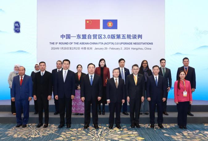 东南亚纷纷倒向美国？别再用"请客吃饭"理解地缘政治，我们在东南亚经营了这么多年，