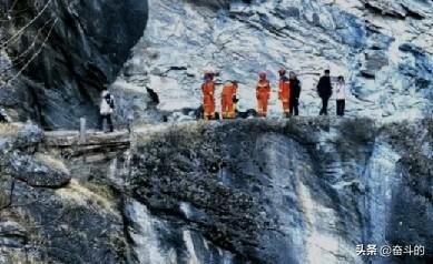难搜寻！虎跳峡江水凶险，多部门持续搜救，结果如何？
 
10月12日13点，在香