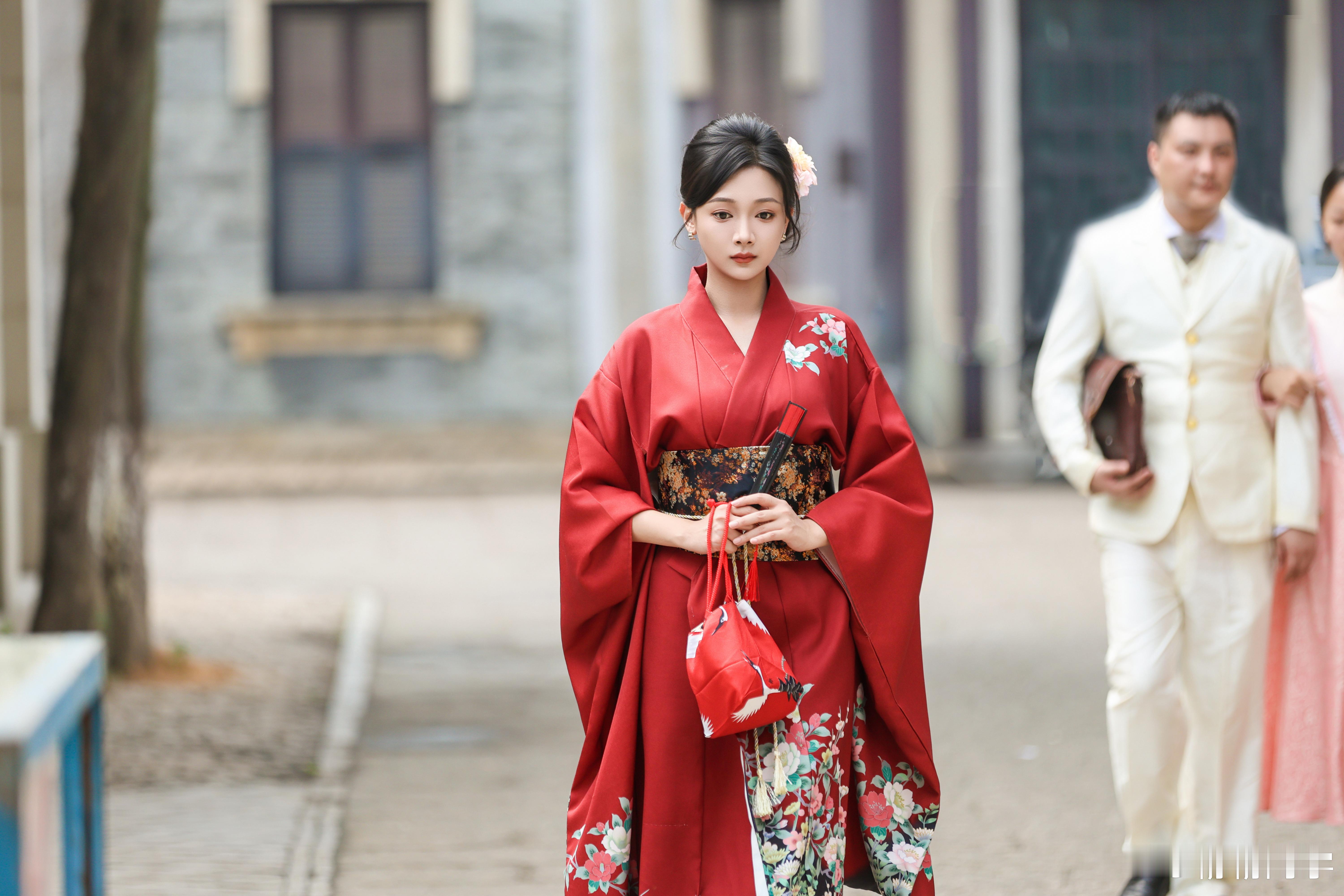 温茉言苍月无烬 看着《苍月无烬》里温茉言那坚定的眼神，我仿佛看到了她对演艺事业的