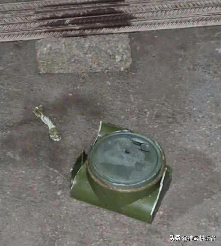 美国人，不打地面战，却在伊朗扔起了电磁地雷，也可以叫电磁炸弹，在一个村掉了特别多