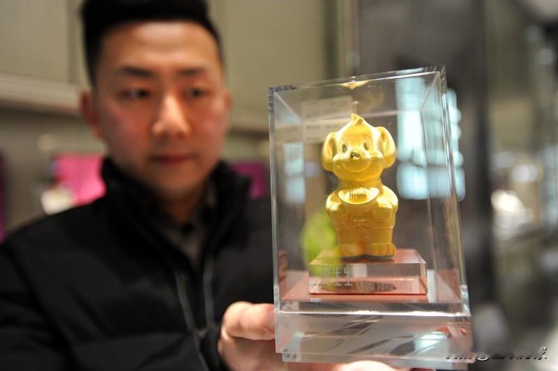 免费洗金，眨眼间黄金就没了？2025年10月，浙江台州临海71岁的王奶奶在集市被