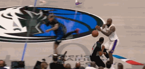 弗拉格开始用天赋碾压，这就不好办了。 湖人vs独行侠