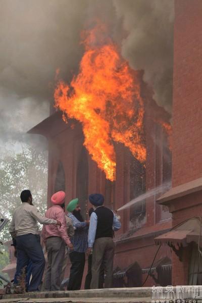 突发！印度夜店大火致23人遇难，莫迪紧急发声

当地时间6日晚，印度果阿邦一家夜