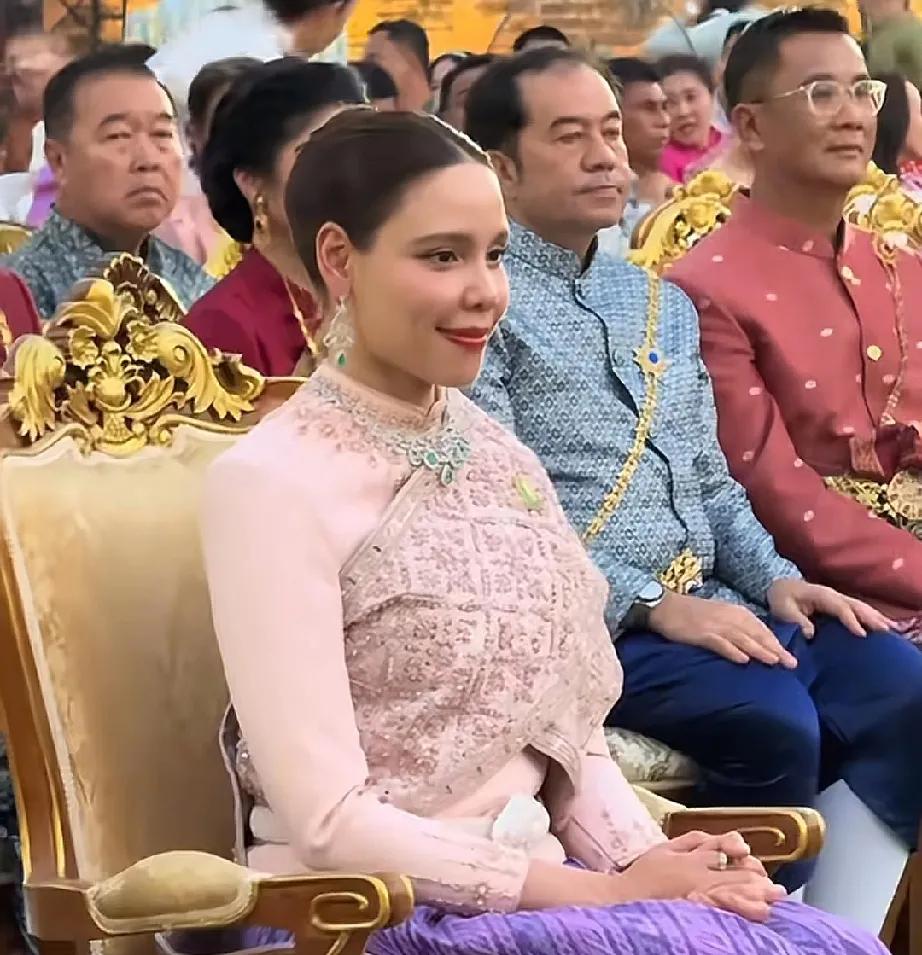 接任佩通坦，成为泰国新文化部长的萨比达究竟什么来头？
大的政治成就压根查不出来，