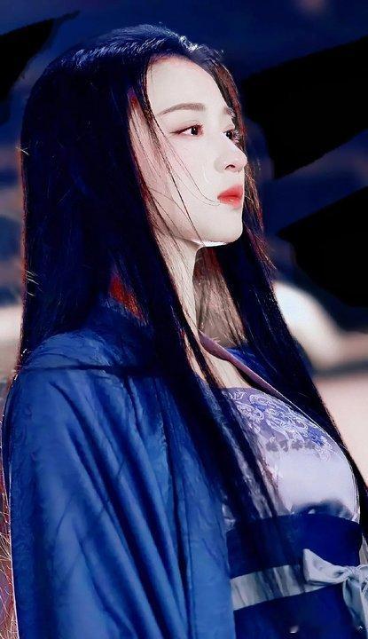 王楚然机场大战行李箱王楚然机场亲力修行李箱也太真实了！不搞明星架子，蹲地研究还帮