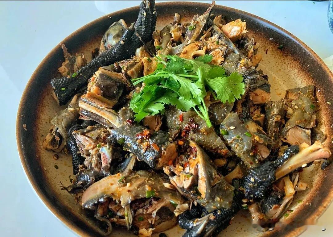 #我就是爆款# 自制椒麻乌鸡，麻辣辛香，肉质鲜嫩，回味无穷，吃上一口那是相当的满