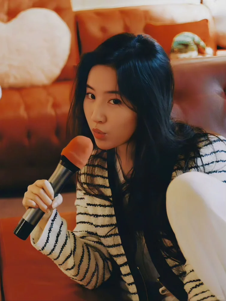 港大文学系• 唱K高手• 黄亦玫