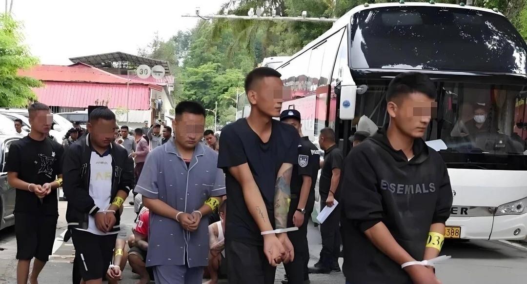 7月2日，缅甸掸邦东部第四特区警察局在勐拉—打洛口岸，向中方执法部门移交了155