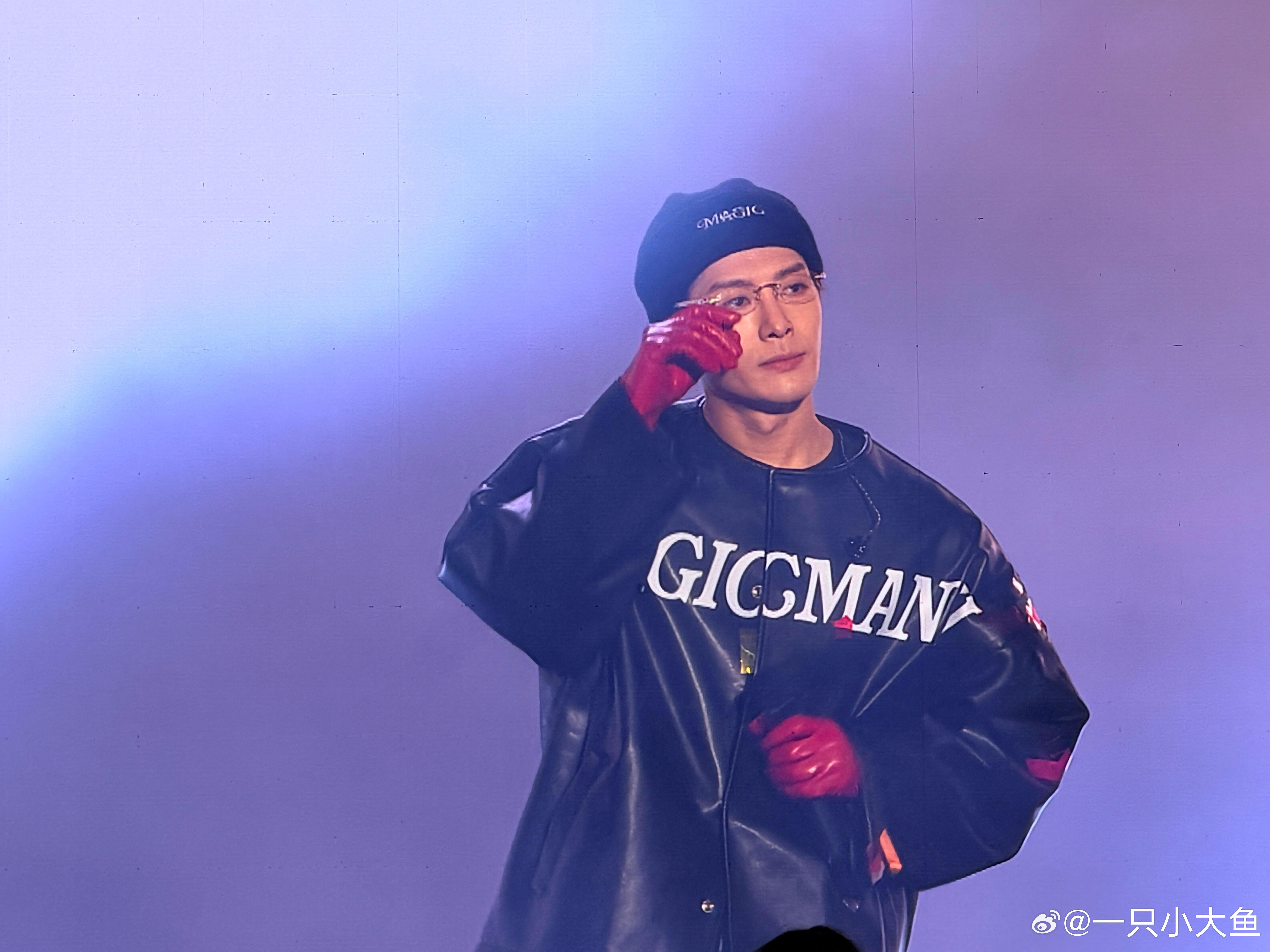 不止今天 王嘉尔一直是daddy级别的[舔屏]今天的王嘉尔简直daddy ​​​