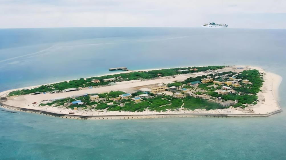 9月18日，南沙仙宾礁海域再度恶化，中菲海上交锋骤然升级。
现场公布的一镜到底完