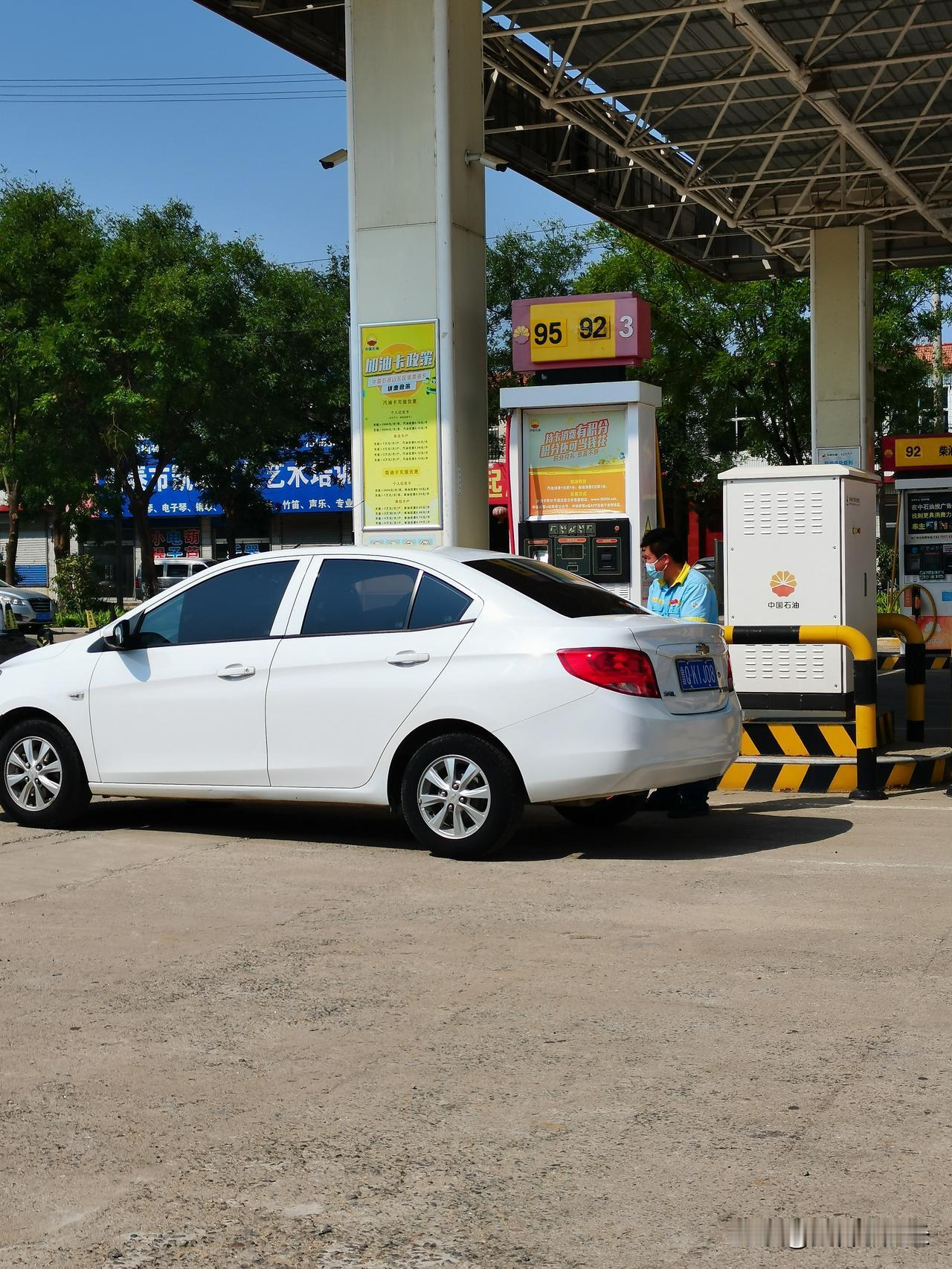 油价又要大涨了？预计涨幅1.6元/升？大家这两天有没有刷到这则消息，有部分媒体账