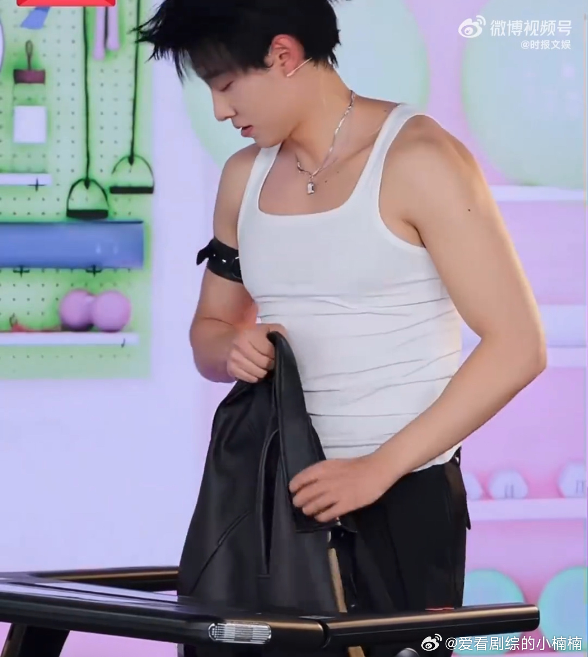 马小宇就怕霸总变魔术马小宇变魔术 说好的魔术表演秒变情话现场，霸总一句变得更爱你