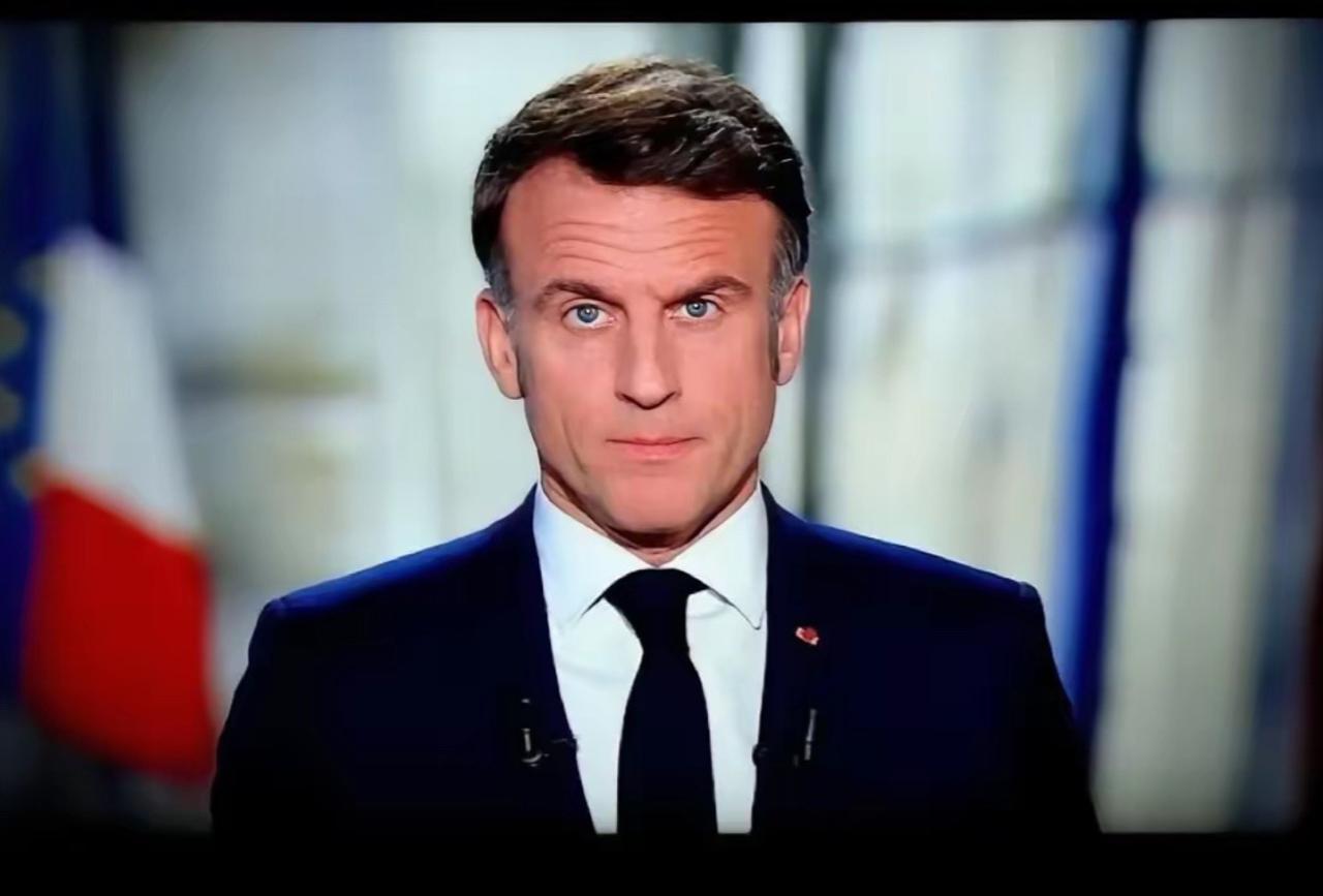 2 月 28 日，美以攻击伊朗，局势一下就紧张了。马克龙公开表态，只盯着伊朗的问