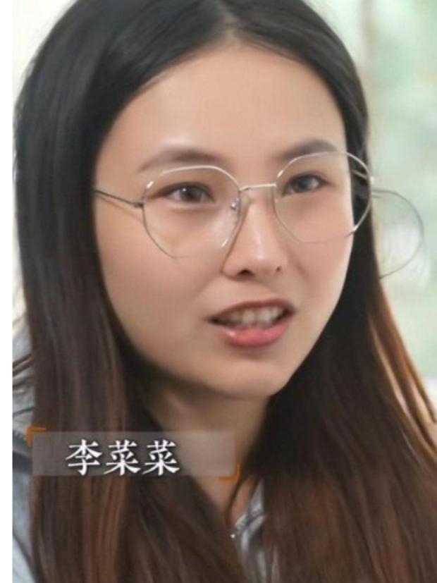 浙江95后女孩患不死癌症，瘫痪在床，家人放弃让其自生自灭！女孩不认命，坐着轮椅一